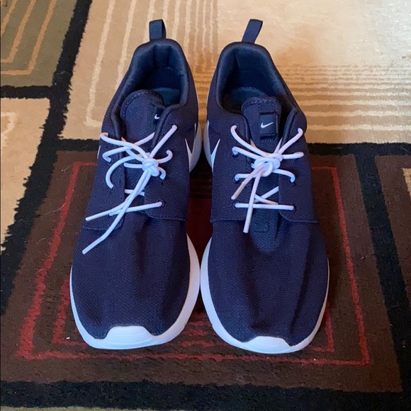 Nike Roshe One - Picture 1 of 4